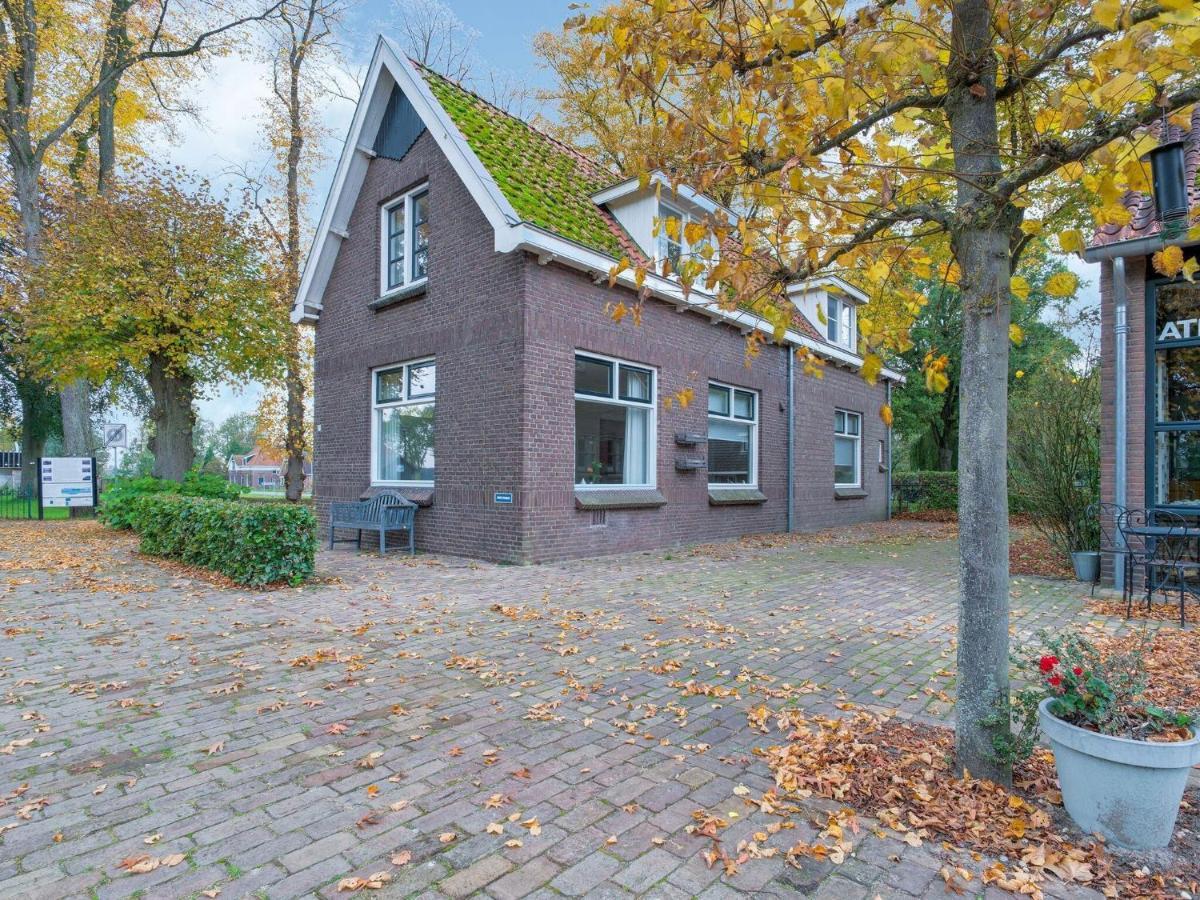 Cozy Holiday Home By The Canal In Dwingeloo Exterior foto