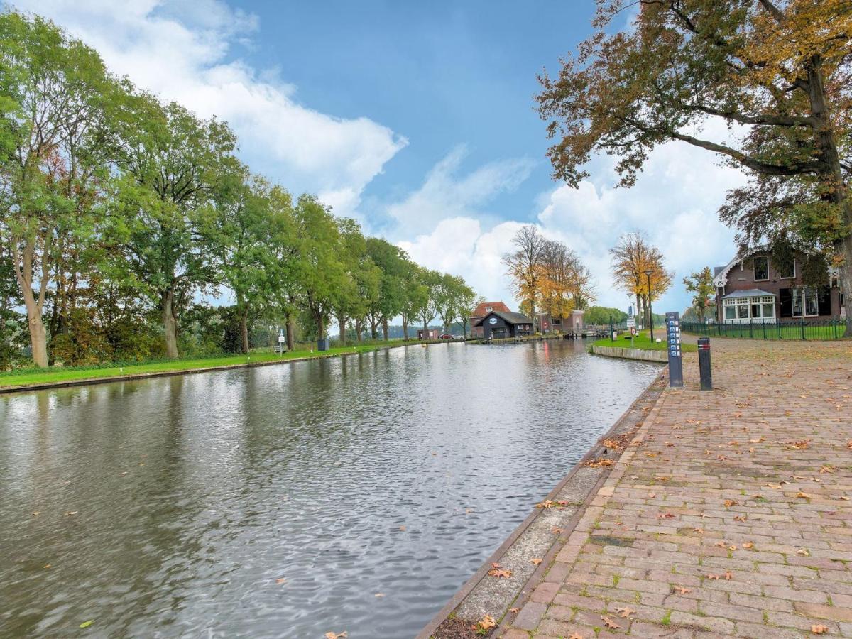 Cozy Holiday Home By The Canal In Dwingeloo Exterior foto