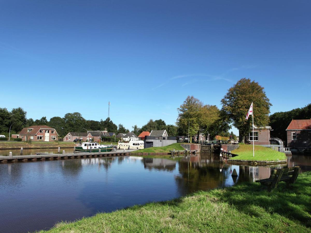 Cozy Holiday Home By The Canal In Dwingeloo Exterior foto